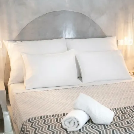 Thetis Cave أويا