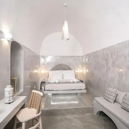 Thetis Cave أويا